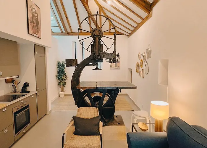 My Fair Lisbon - Unique Rustic Apartment Near Principe Real